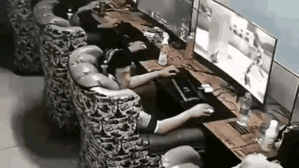 占领一个国家，必须先催毁后备力量直捣大脑精神疾病，失去体质，既可不费吹灰之力