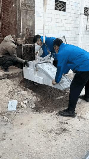 村主任家新居落成了，明天设宴款待。