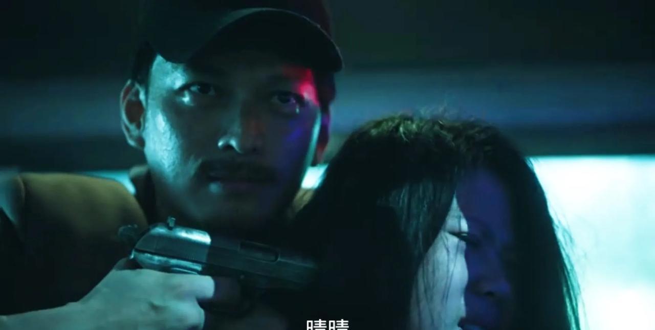 《扫毒风暴》王林放开那个叫婷婷的女孩，然后开枪自杀，真的只是因为深情吗？我感觉不