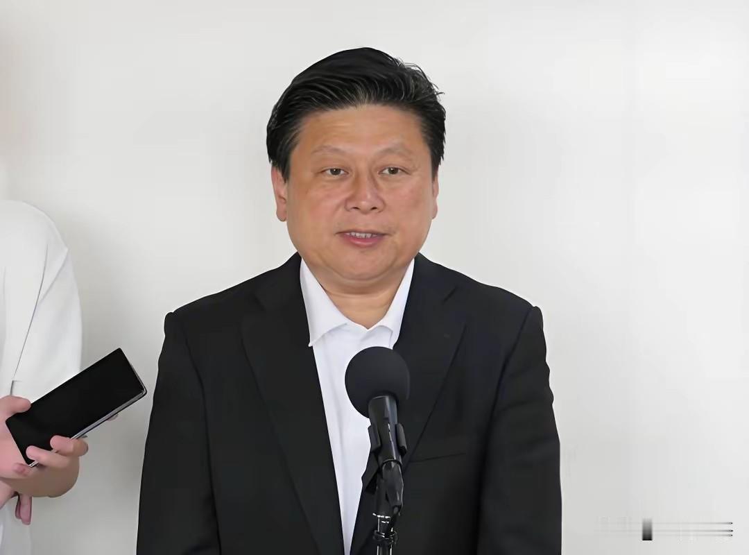 立院蓝团人事更迭获进展，由于蓝团首席副书记长无人登记，傅崐萁也直接致电蓝委洪孟楷