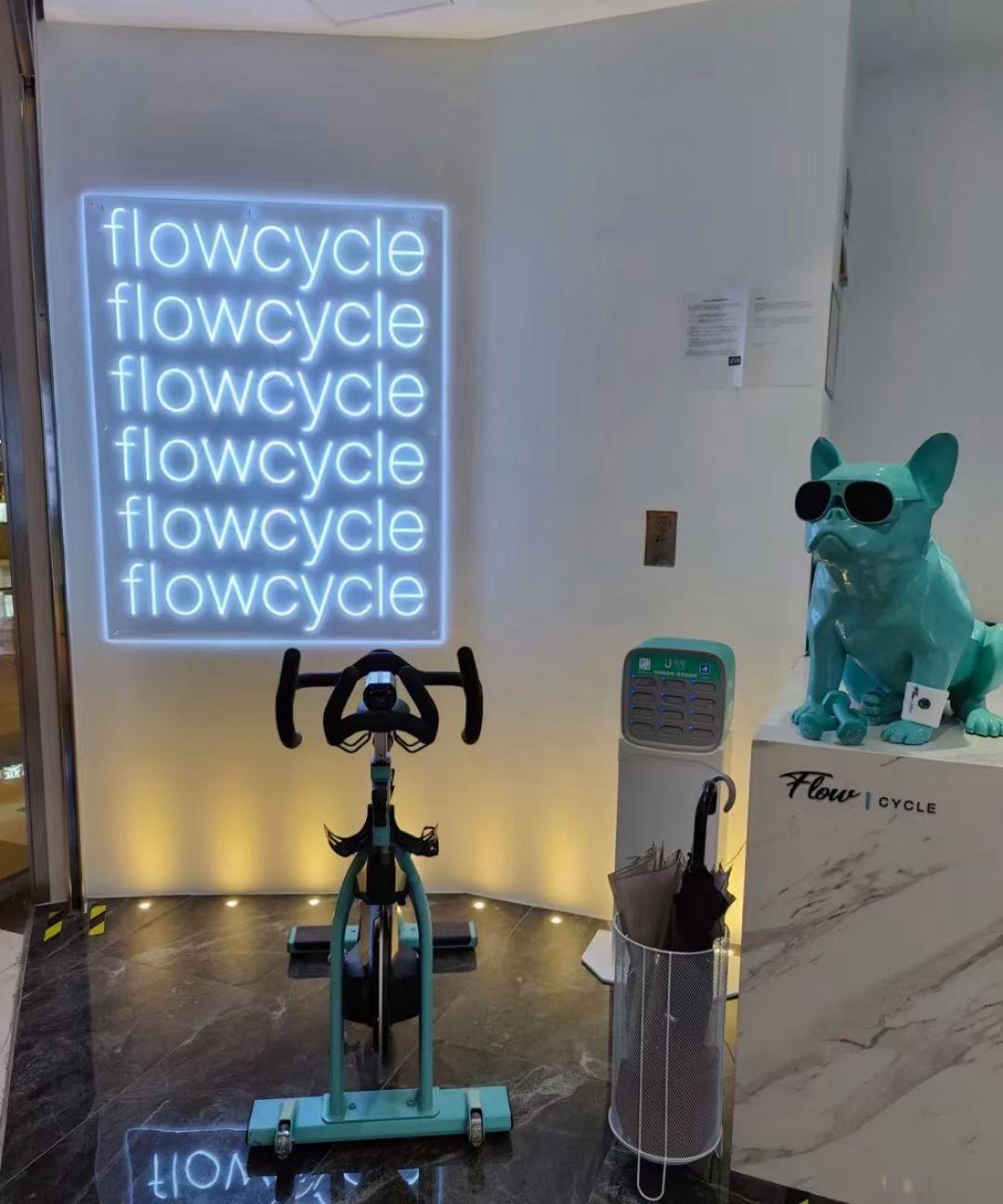 站在2025尾巴上，静安寺倒计时牌前，上海人正在经历一场集体心理决算离202