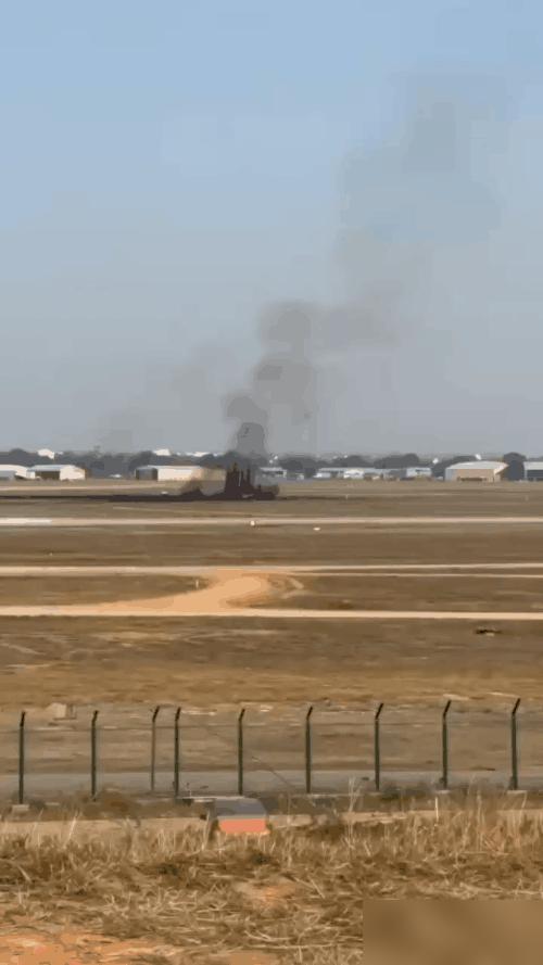 这是实锤了？外网视频显示：去年5·7空战印度S-400发射车被巴军AKG-400