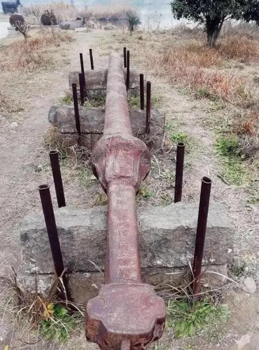 1985年，山东群体村民，在河边意外挖出了一柄长7米、重1500公斤的诡异“巨剑