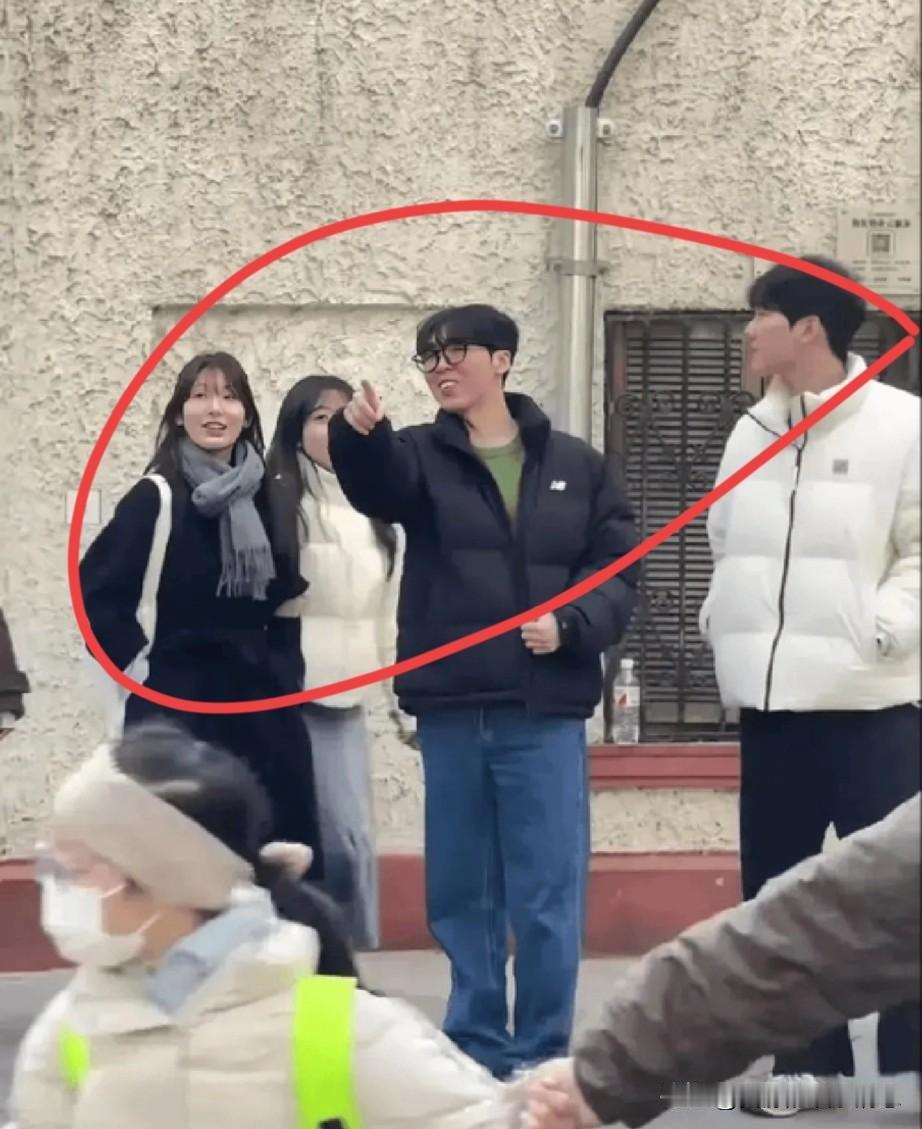 网上不是有传言说，韩国人挣我们的八倍吗？可为什么还有韩国人选择来上海消费？难道是