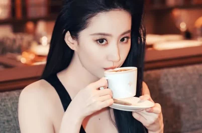 我问一个做传媒公司的朋友，刘亦菲这次不给白玉兰面子是故意的吗？朋友说，也不能
