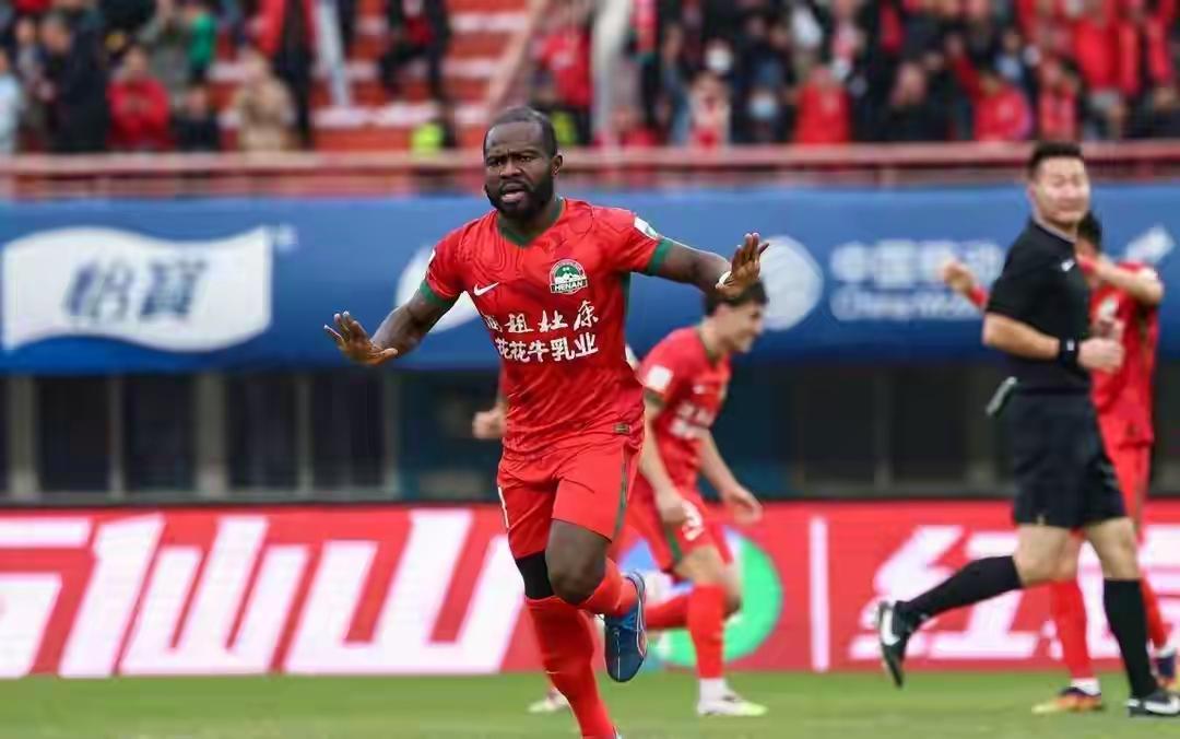 河南队球迷赛前喊出“要把苏州变郑州”，结果被北京国安3-0击溃，俱乐部首冠还是没