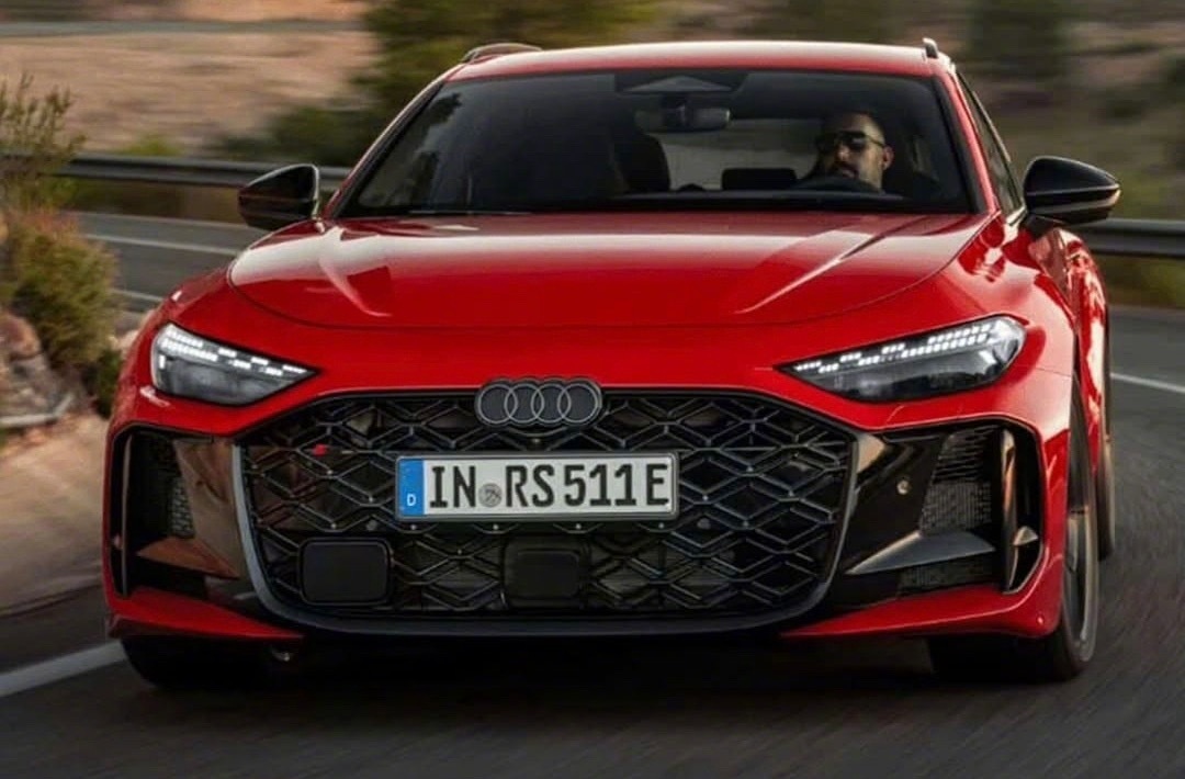 奥迪RS5系列提前发布，原来A4的定位被A5取代。新RS5有旅行版和三厢版，