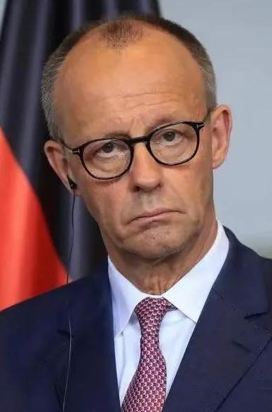 出头鸟来了！ 1月19日，柏林传出的一则重磅消息，让全球目光聚焦跨大西洋两岸