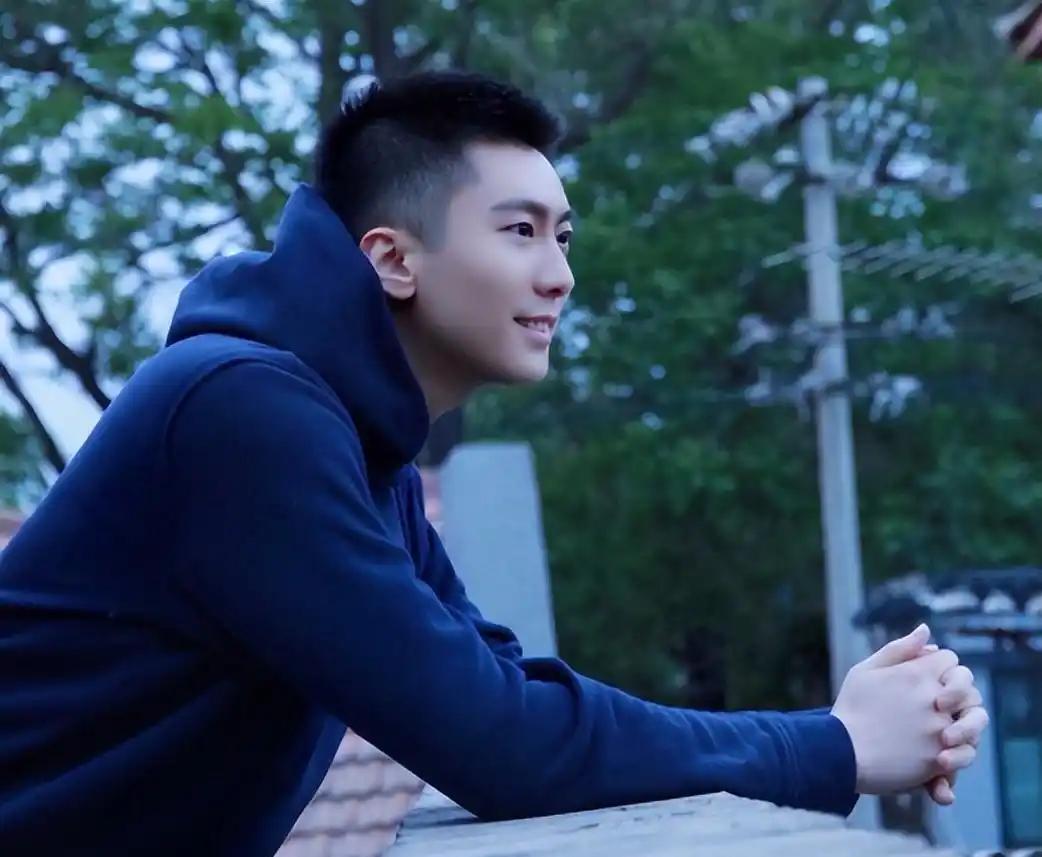 “拦住他，别放他走！”美国坚决不让他回国，试图用强硬的手段阻止，甚至扬言放狠话：