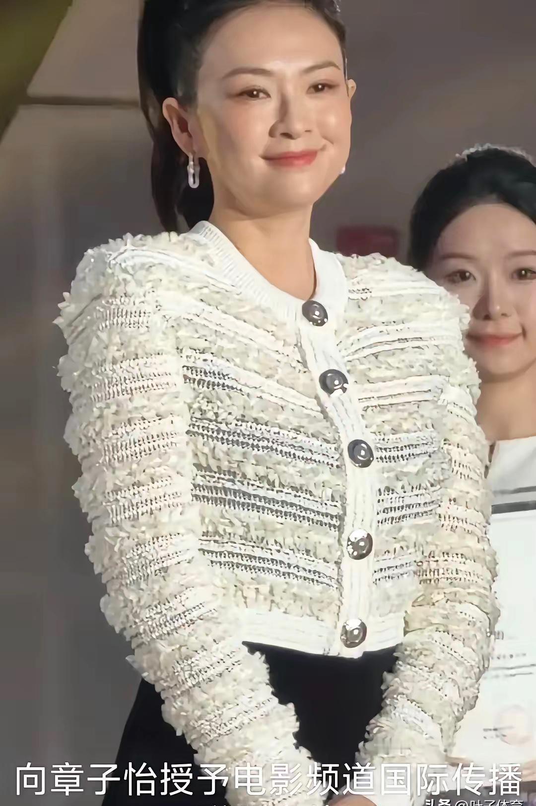 顶级女星的脸不是“肿”了，是“算”好了才肿的。把医美恢复期，变成一次精准的亮相