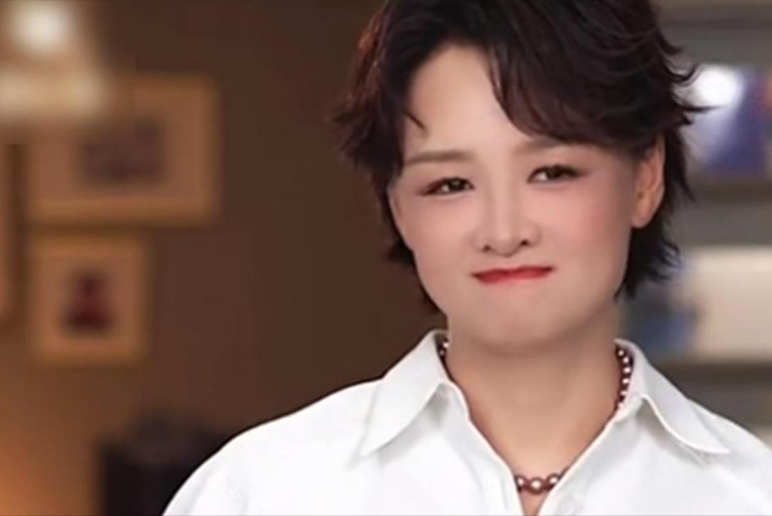 更年期撞上青春期！53岁李小萌与14岁女儿闹掰，眼眶含泪太戳心谁懂啊！中