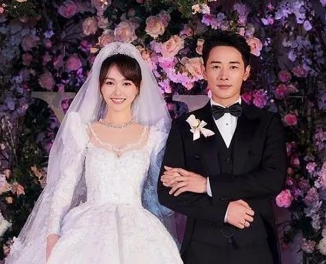 2010年，身价5000万的唐嫣和高云翔同居三年，高云翔再次求婚：“糖糖，这是我