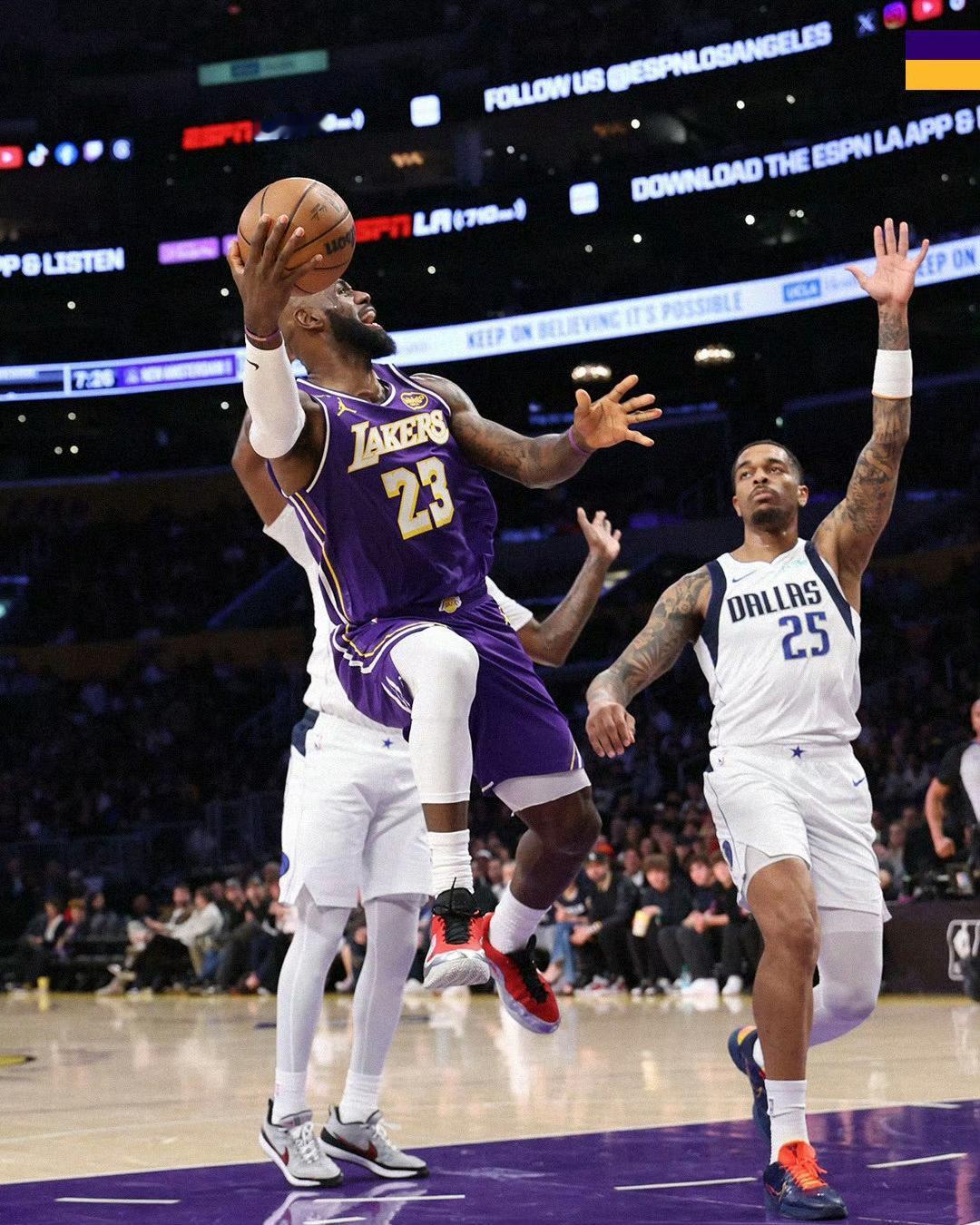 湖人124-104独行侠，谈三件事。1、湖人“吃顿饺子”。湖人八连主对手唯一一