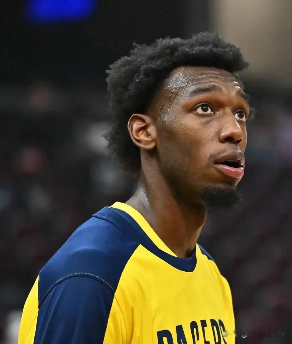 前勇士太子怀斯曼又被裁了,曾经在勇士呼风唤雨,让库里辅助的那个孩子又失业了,从这