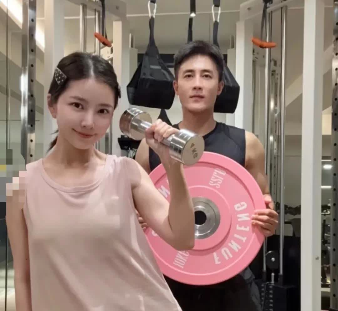 杜淳老婆王灿回应生二胎问题：“怀一胎的时候身体蛮差的，救护车在门口停着的，拼了命