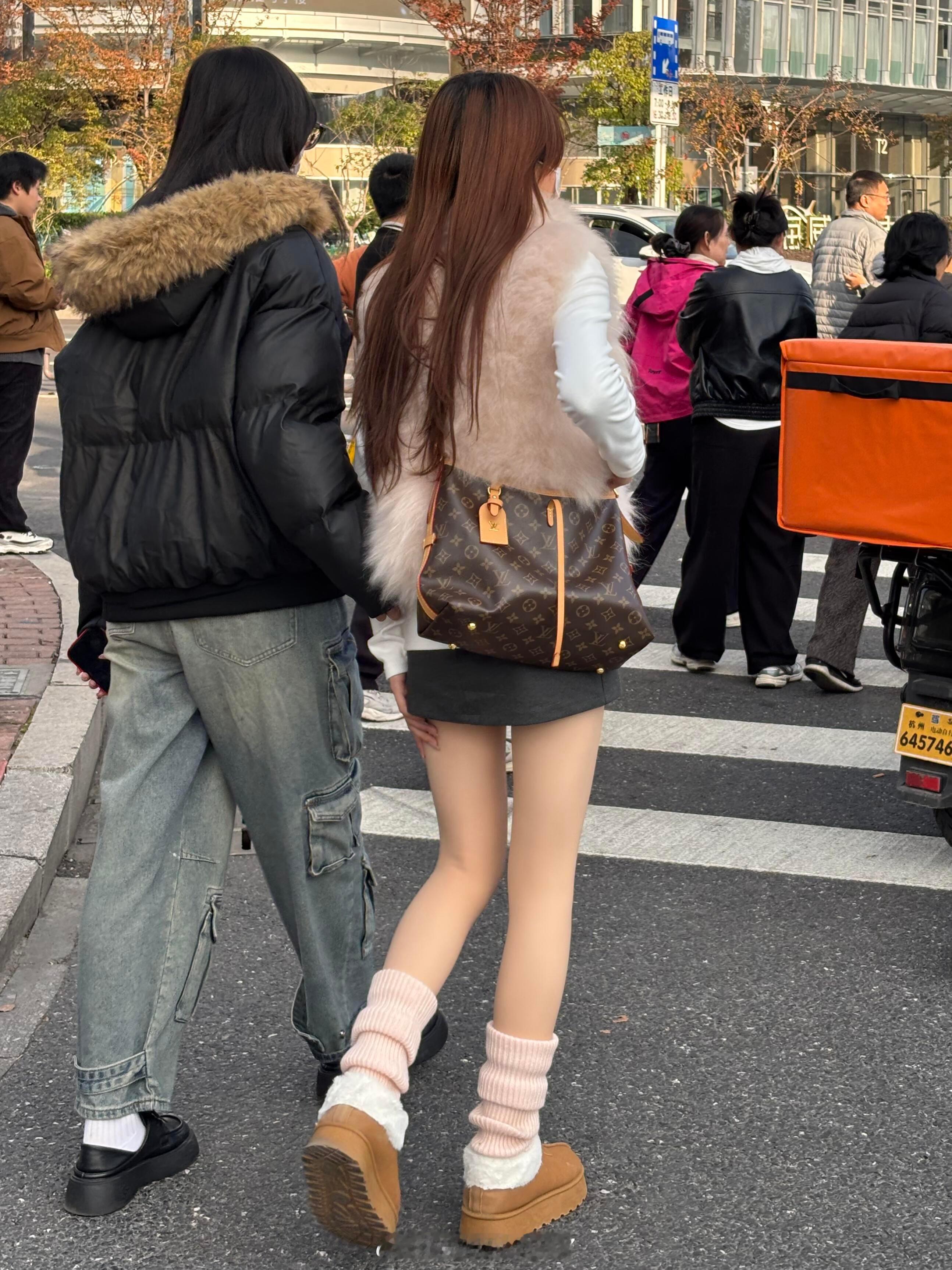 路上看到的……无滤镜原相机实况直出！70万条爆单光腿神器，贴合原生肤色不假白不泛