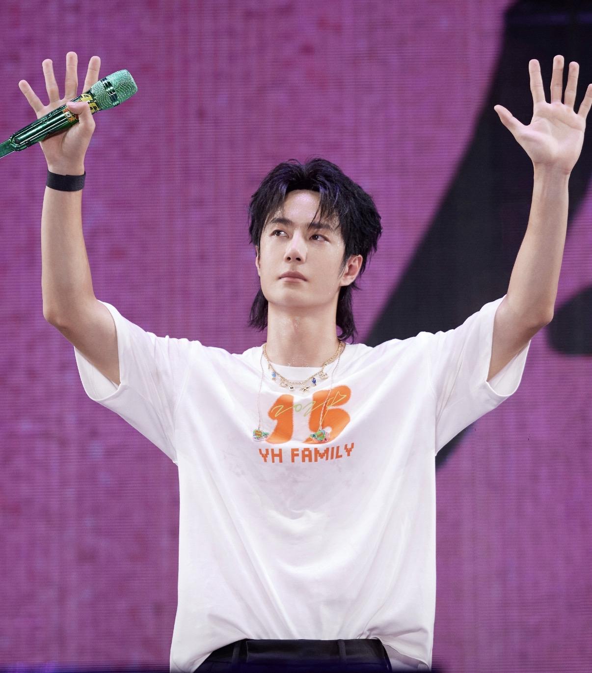 乐高这次走了一步极好的棋！没错，它选了王一博做品牌代言人，这一波可以说是
