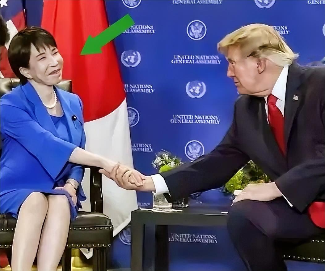 这人、这表情，也太夸张了吧？！这是近日高市早苗在联合国总部与特朗普见面时的一
