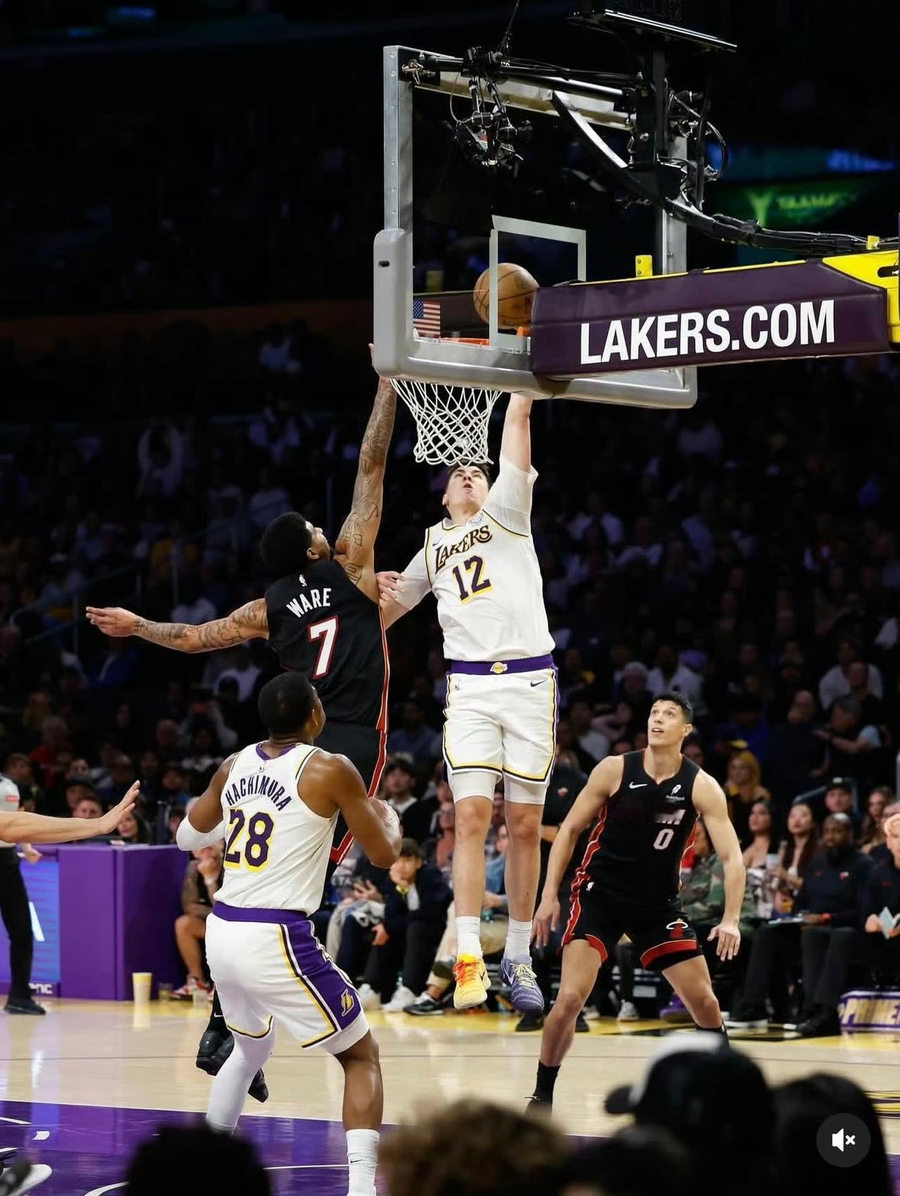 八村和拉拉维亚的比较是个很有趣的问题1.赛季至今数据层面：八村场均36分