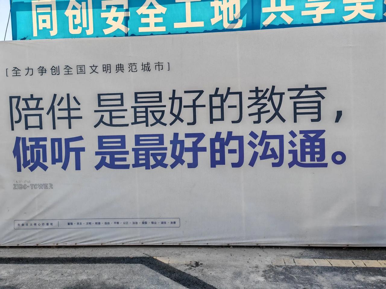 发现没？50、60、70年代的这几茬人，管了4代人，托举着两代人——一是赡养