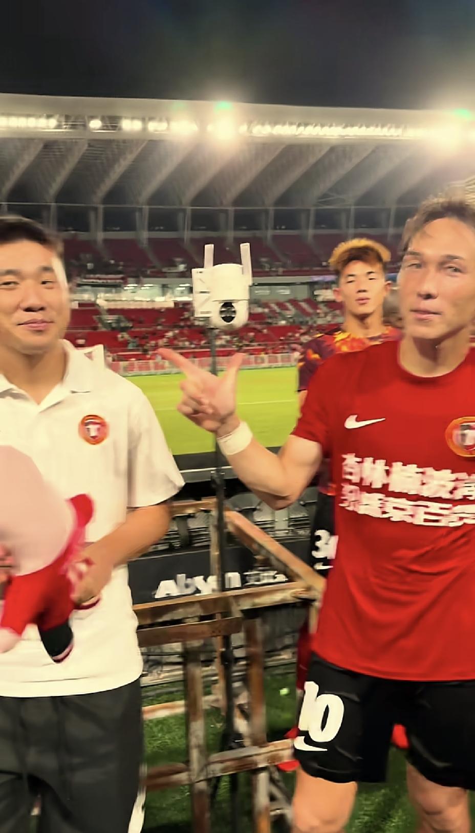 本周六29号辽宁铁人将要客场挑战成都蓉城队！辽宁铁人主教练徐正源将重返凤凰山体育