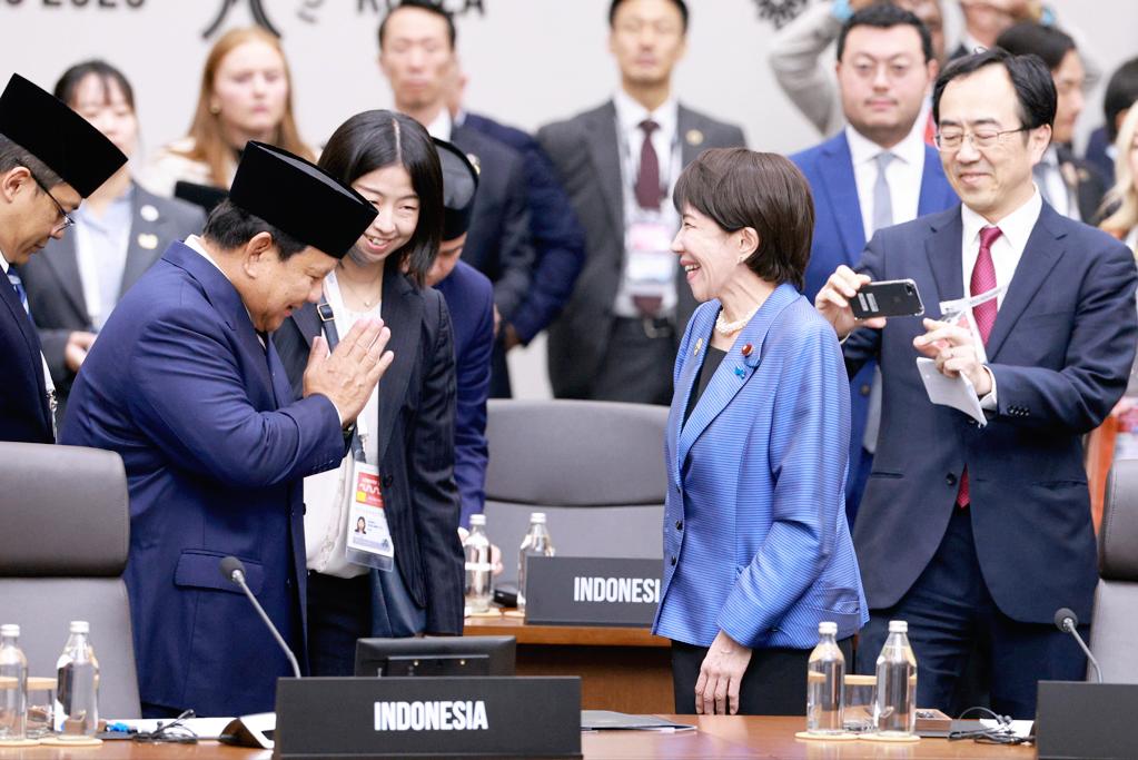 石破茂被秒成渣！高市早苗APEC上演