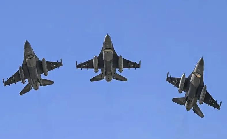 半岛电视台12月12日报道，美批准约6.86亿美元的对巴基斯坦军售订单，为巴F-