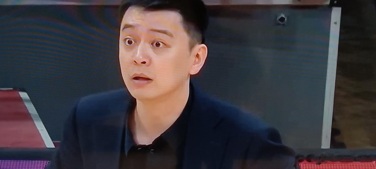 按球迷们分析的那样，如果杨鸣也进入广东男篮主教练的备选人，那么，广东男篮主教练目