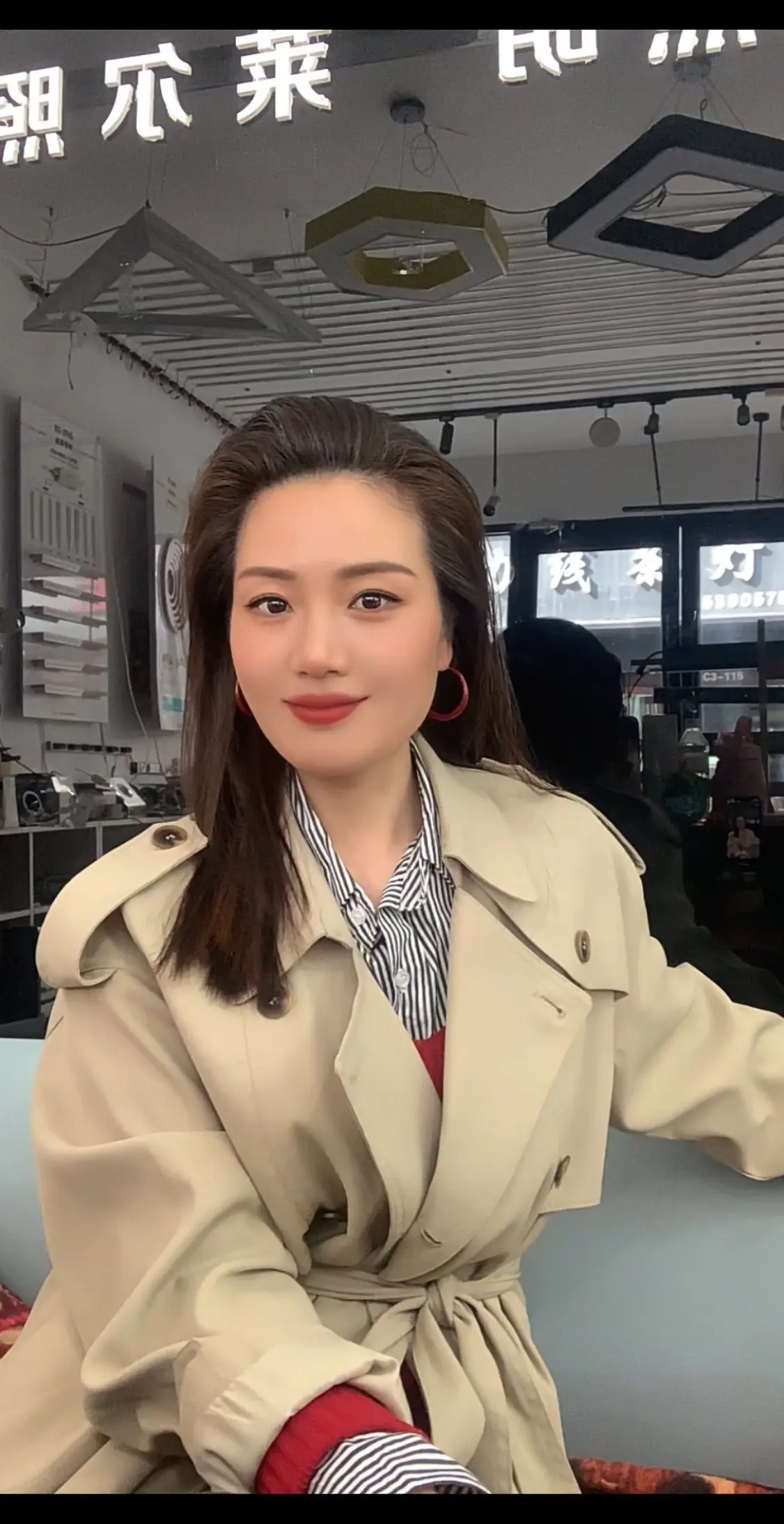 幸福不是拥有很多东西，而是你拥有的让你感到快乐！