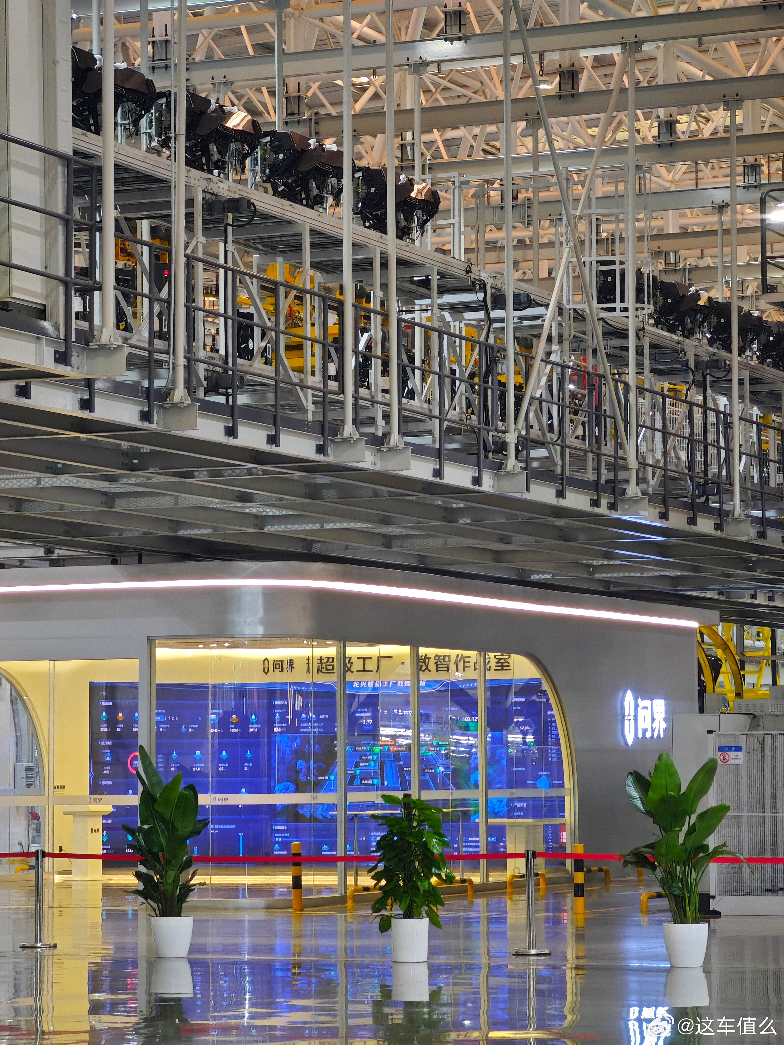 问界第100万辆整车下线仪式，在赛力斯超级工厂举行。在现场，虽然活动范围仅限总装