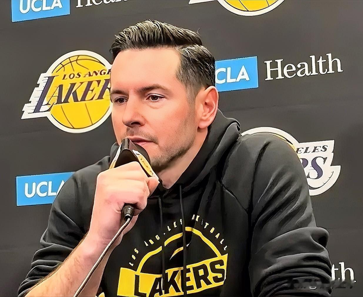 湖人主帅雷迪克真敢说啊！一点都不给总裁肖华面子。今日，雷迪克接受采访时表示