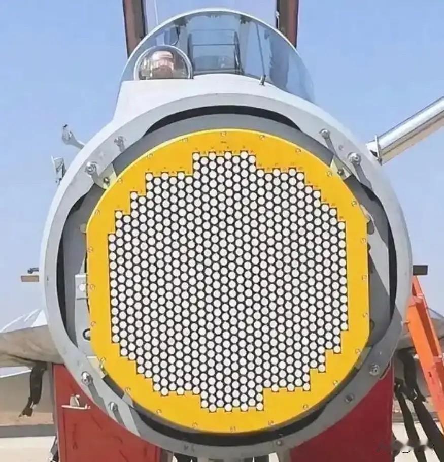 在国外军事网站上，美国人的分析还是挺准确的，他们说，无论你的飞机多么落后，只要装