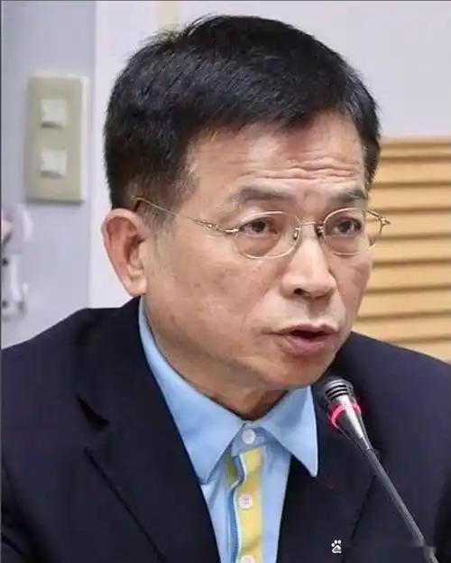 蓝绿难得团结，一起冻结亚银3000万——然后呢？亚银理你吗？8日，台立法机构
