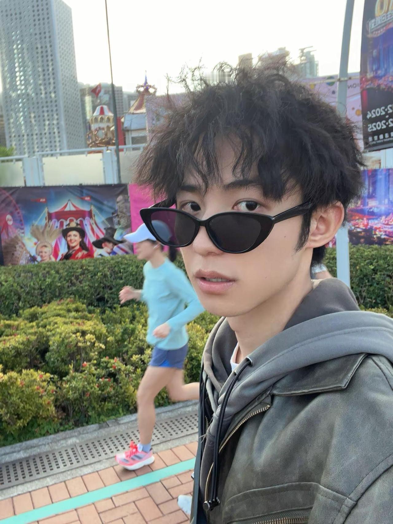 你看拜拜两个字像不像四个烤串？