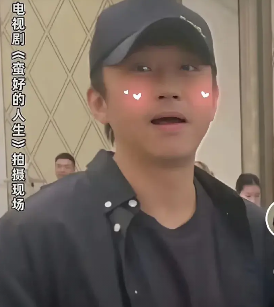 我发现演员夫妻中，最爱去剧组探班的当属邓超！只要孙俪拍戏，邓超必定会前往探班，