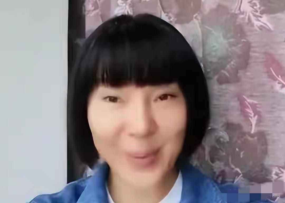 这张脸，真没人认出来了！最近刷到陈红的视频，评论区清一色都在问：这是谁？那个