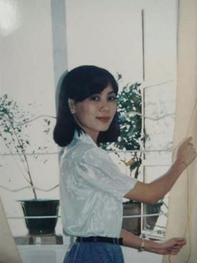 直击80年代的姑娘潮爆了, 褪色老照片带你看时光流转!