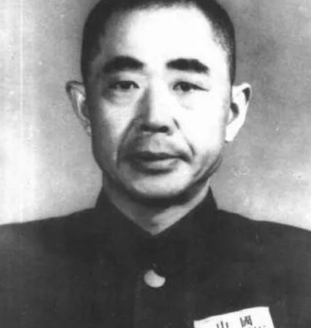 在湖南和平起义前，我党的代表李明灏要求陈明仁军统特务李健钧交给我党处理，但陈明仁