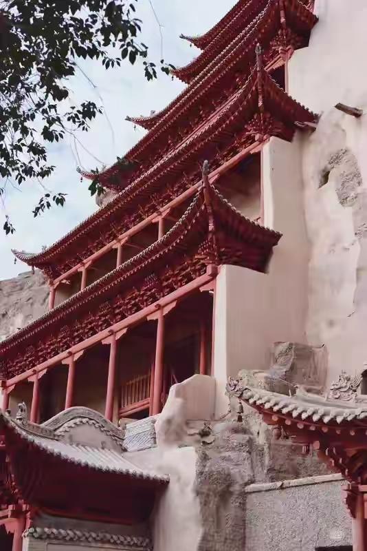 敦煌距兰州1097公里？吞吐量超200万？如何边陲成网红？高铁八个多小时，飞