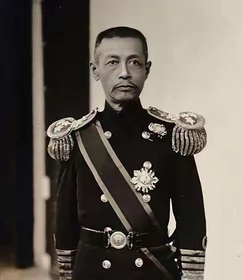 1951年，93岁高龄的前清朝海军总司令萨镇冰在得知志愿军成功击退美军并进攻韩国