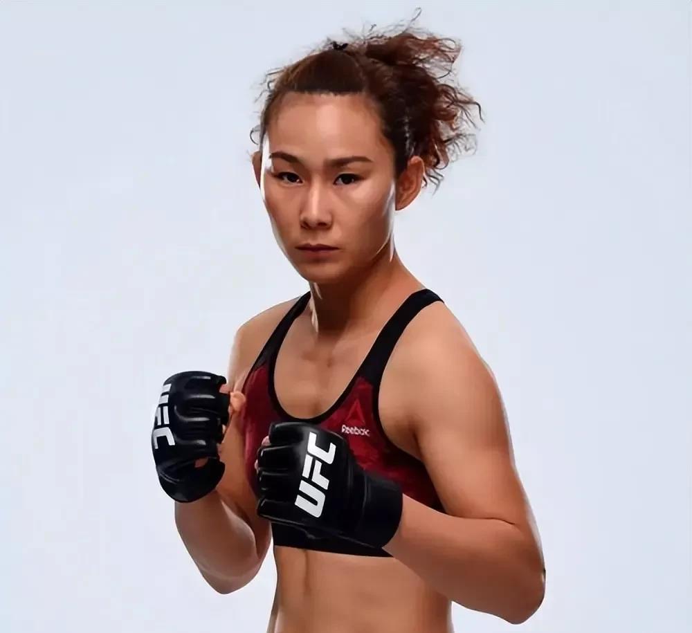 看闫晓楠在UFC的成绩怎么样！闫晓楠在UFC开始打了四场比赛，第五场比赛才轮