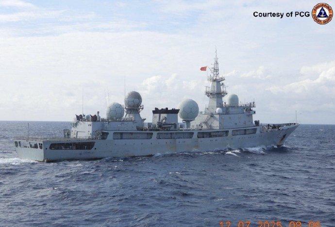 目前除了菲律宾军方，关注中国海军052D导弹驱逐舰，815A侦察船动向的，还有澳