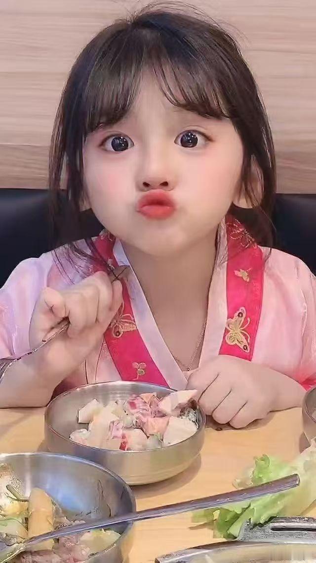 带娃届来了个天才专治熊孩子各种不服，一招搞定挑食哭闹，这带娃秘籍快公开！