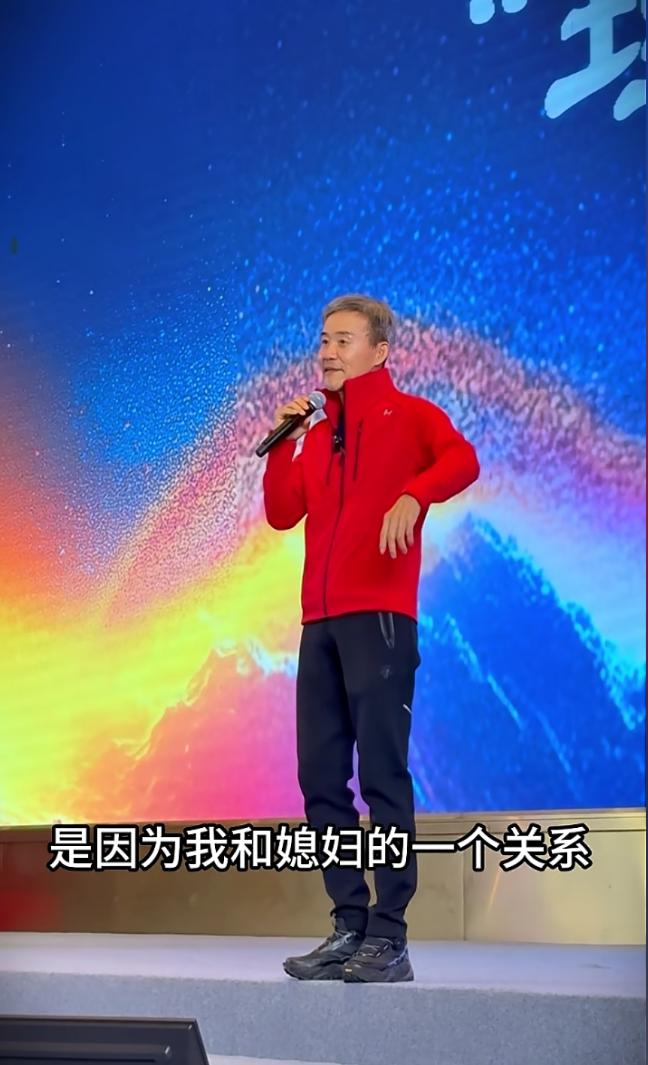 王石回应婚姻争议：“是非对错，心安即可。”王石最近公开回应自己在网上的舆论，