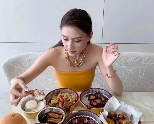 这就是全国最有钱的豪门千金的下午茶？贫穷果然限制了我的想象力。