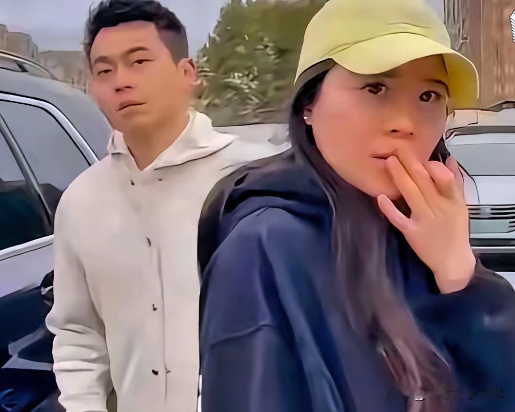 火了，火了，一起送这对🐶男女上热门!近日，在网络上爆火的原配在医院门口“偶