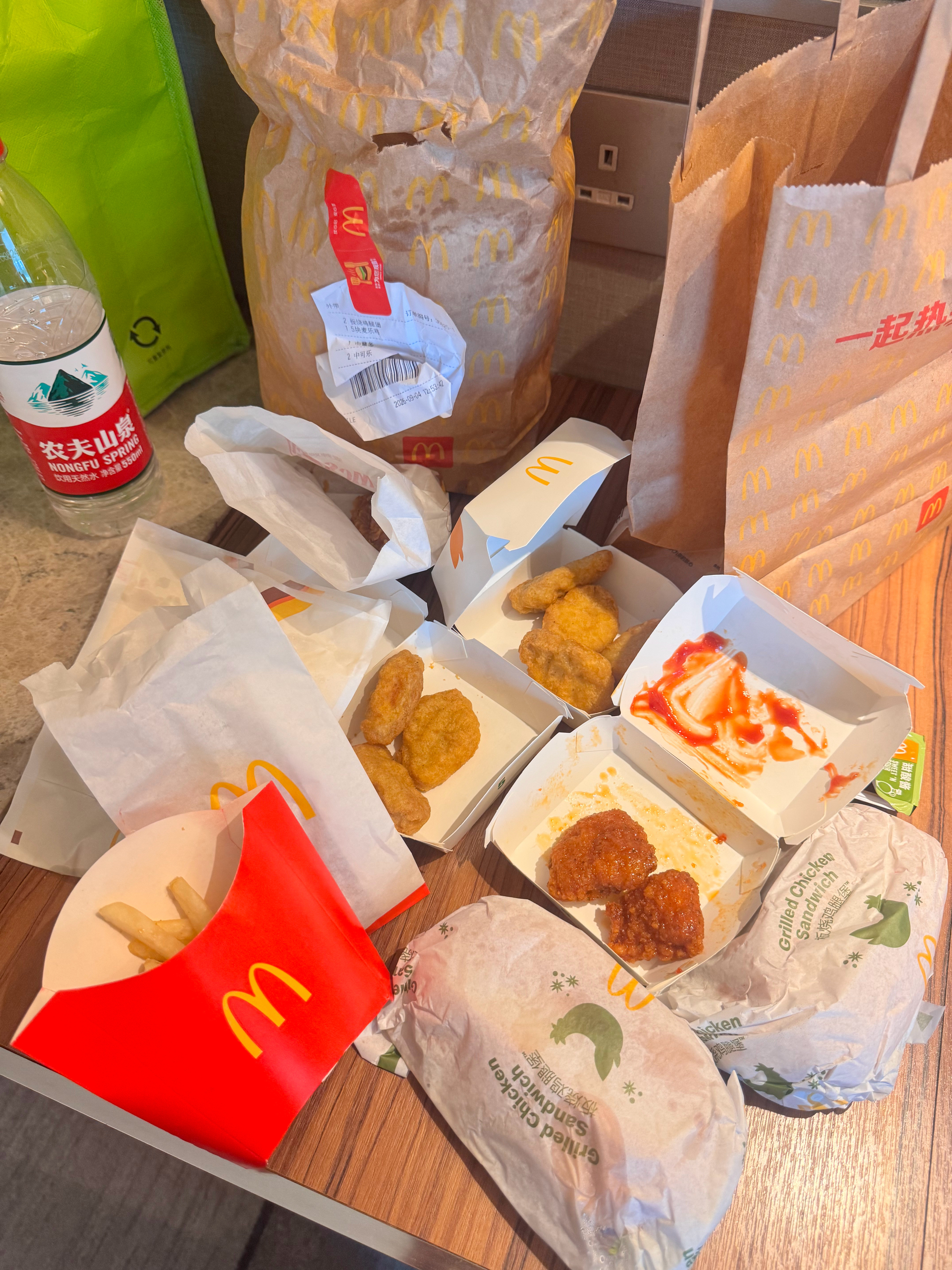 新世纪大懒虫就是不管到的多早也懒得动直到等来内地麦当劳投喂[祈祷]​​​