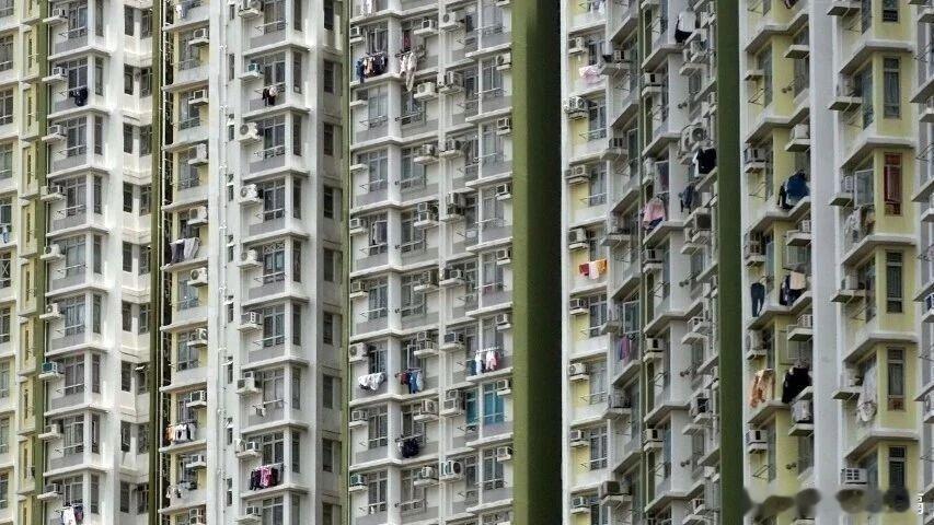 凤凰新闻【“住宅限高令”密集出台，最高“80米、26层”成大趋势！倒逼行业转型】