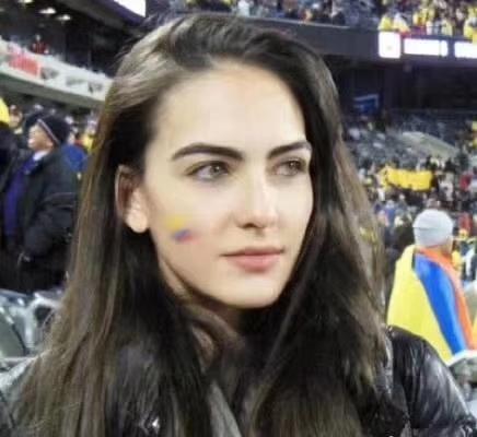 老球迷还记得他吗？2018年俄罗斯世界杯，由于摄影师的现场拍摄，一张为哥伦比亚