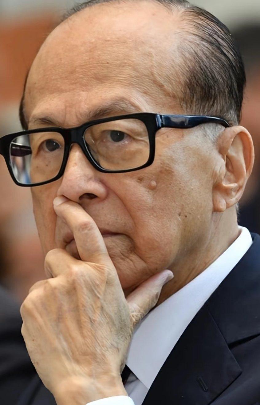 李嘉诚真经不起扒，刚刚一查才知道，每次只要有灾情，他从来不会搞物资那一套，